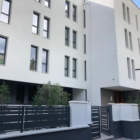 Amazing Brand New Flat In Apartment *