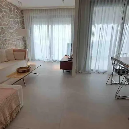 Amazing Brand New Flat In Apartment *